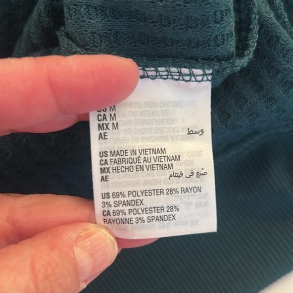 Alfani Hunter Green Thermal Knit Henley Long Sleeve Top Size Medium New with tag - Picture 5 of 5